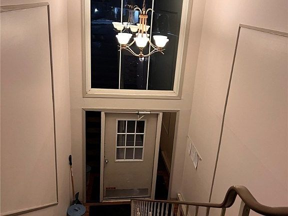 5th image of 32 Foxberry Dr S #B
