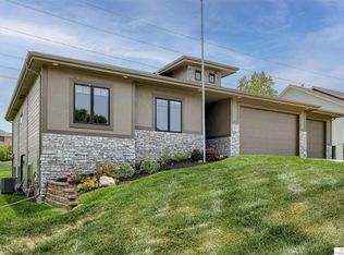 20017 Farnam St, Elkhorn, NE 68022