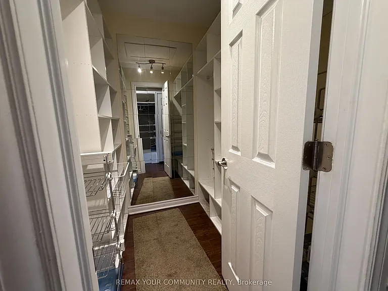 209 Yorkshire Dr — Photo 29