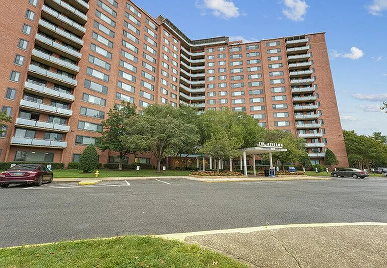 Ashlawn at Southern Towers — Photo 27