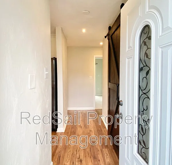 101 Basswood Dr — Photo 3