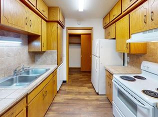 1027 N 12th St APT 11, Bismarck, ND 58501