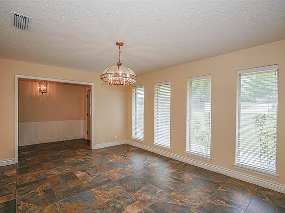 2nd image of 405 E Robinwood Dr