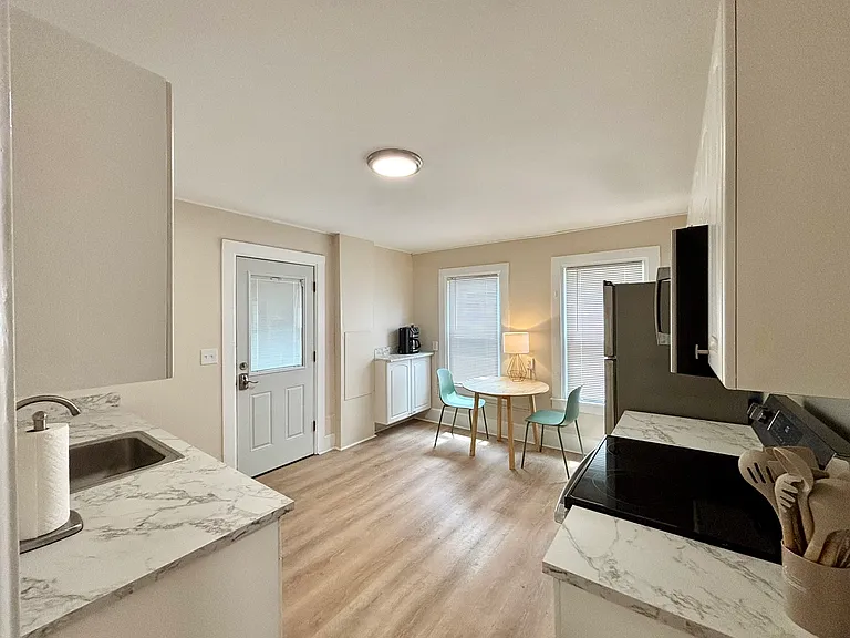 130 Woodlawn Ave #1 — Photo 5