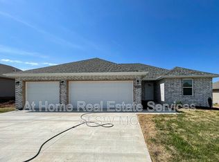 218 W Canterbury Ln, Willard, MO 65781