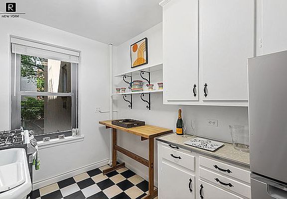3rd image of 505 E 82nd St APT 3B