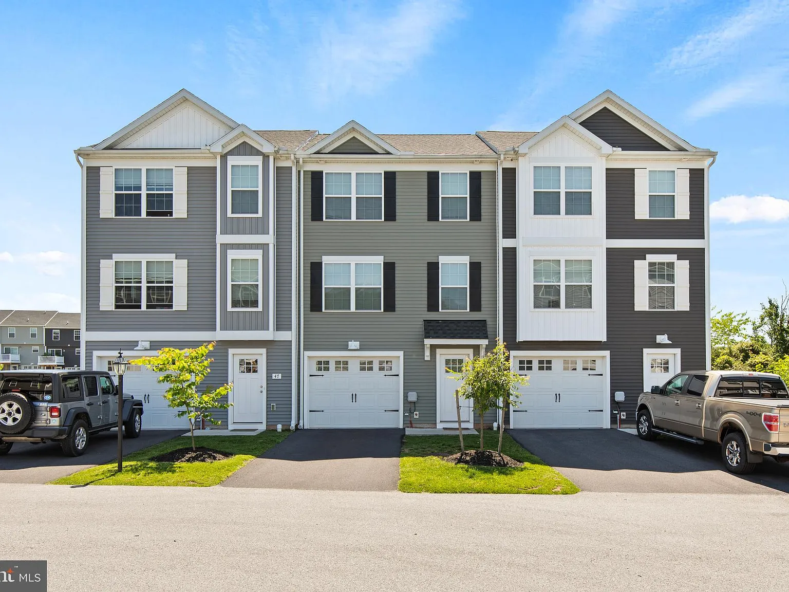 4 bed, 2.5 bath, 1625 sqft, $2,342 — Photo 1