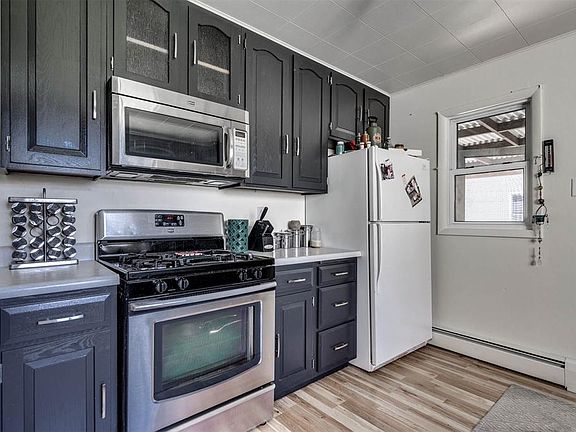 5th image of 623 N 10th St
