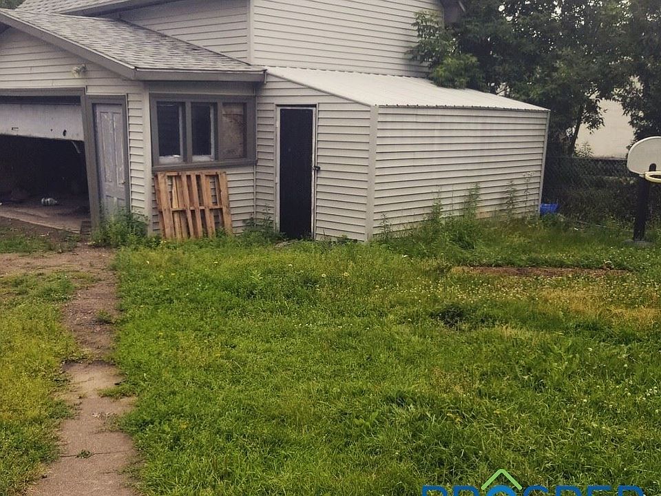 2nd image of 1106 E 7th St