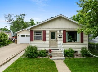 918 6th St NE, Minot, ND 58703