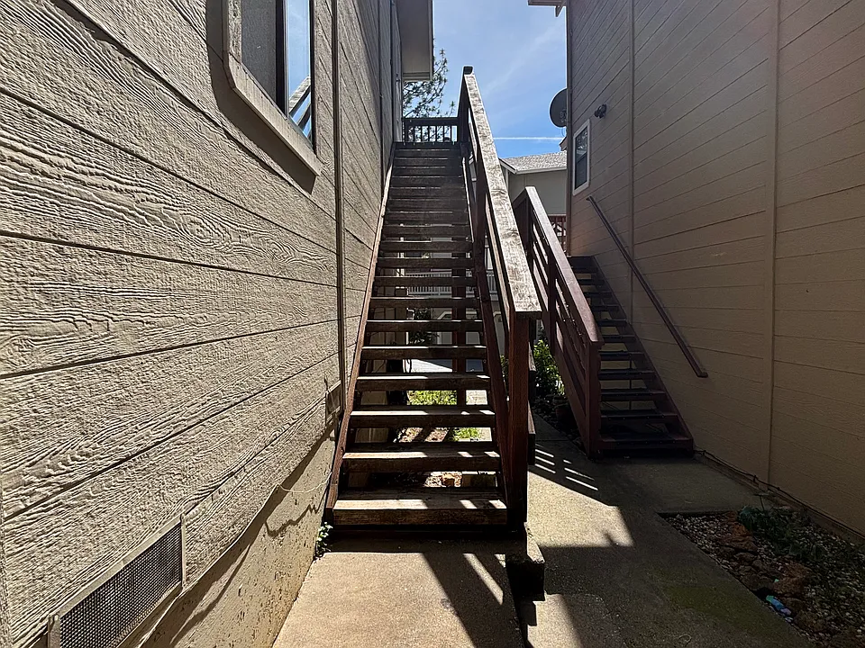 1303 Oak Ridge Dr