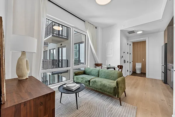 Living room, photo 1