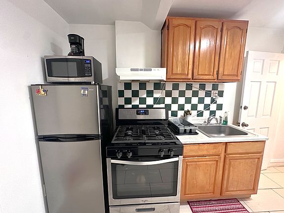 3rd image of 2616 30th St APT 2