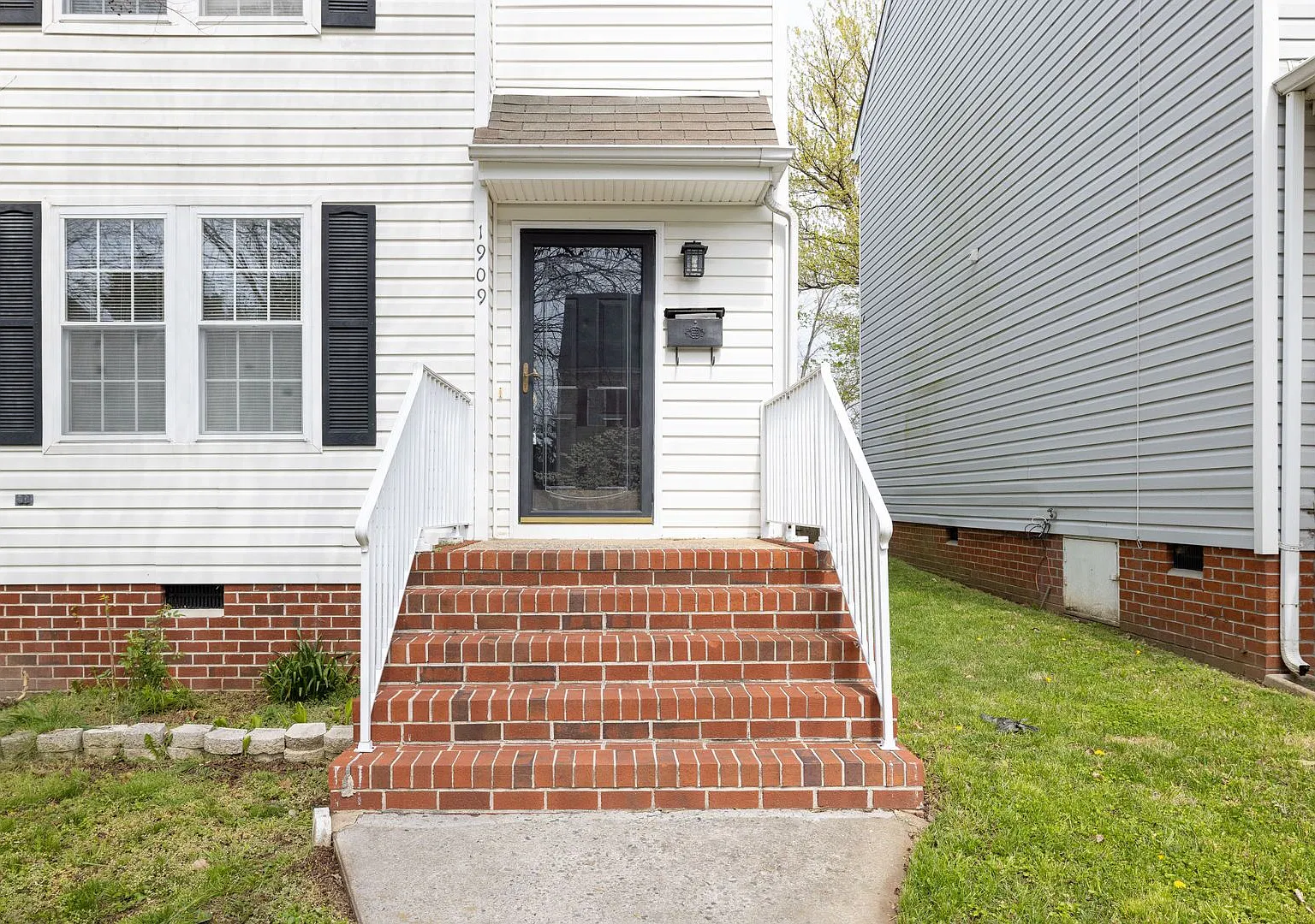Hidden Gem in Richmond: Charming 3 Bed/2 Bath Home — Photo 3