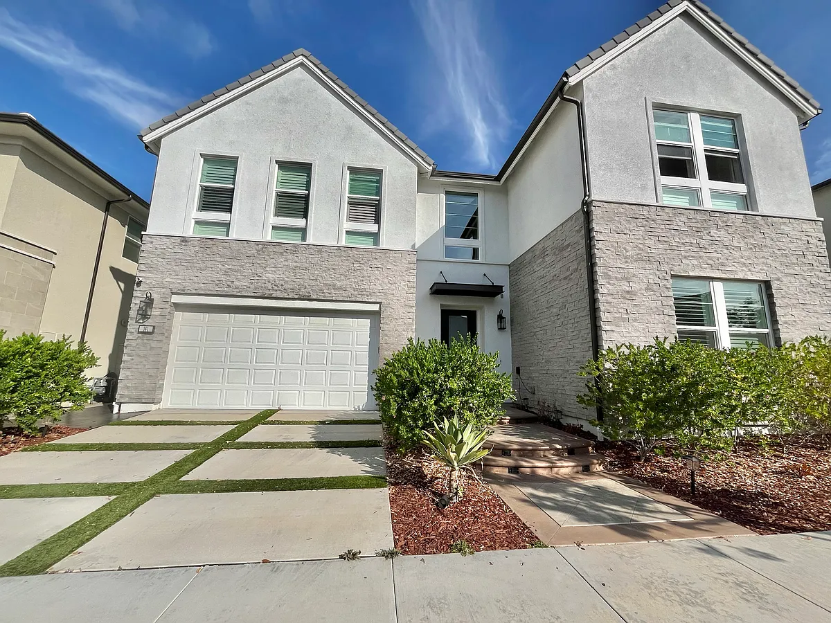 Building Photo - 141 Evergreen Way #3