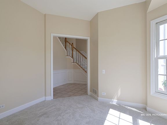 5th image of 1096 Chesapeake Blvd
