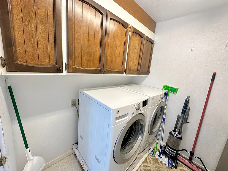 304 S Anderson St — Photo 41