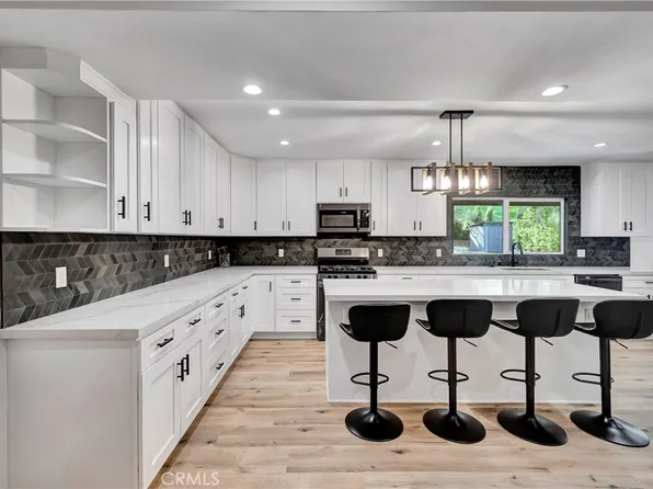 24445 Clipstone St, Woodland Hills, CA 91367