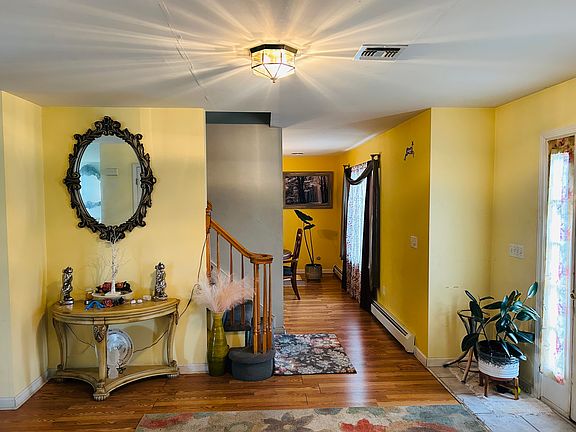 5th image of 8 Park Cir