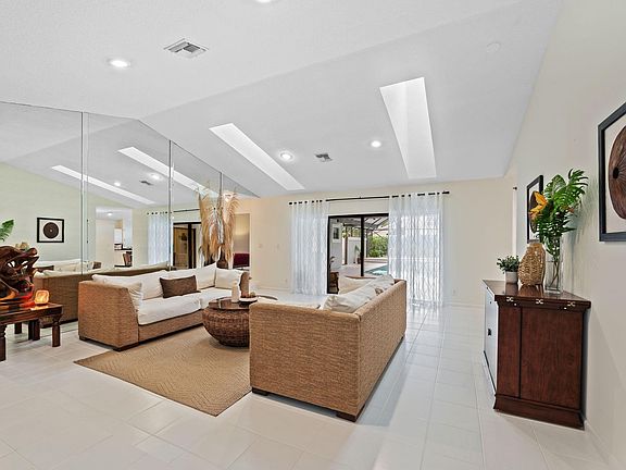 3rd image of 2000 Oakmont Terrace