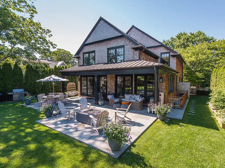 102 Halsey Ln — Photo 3