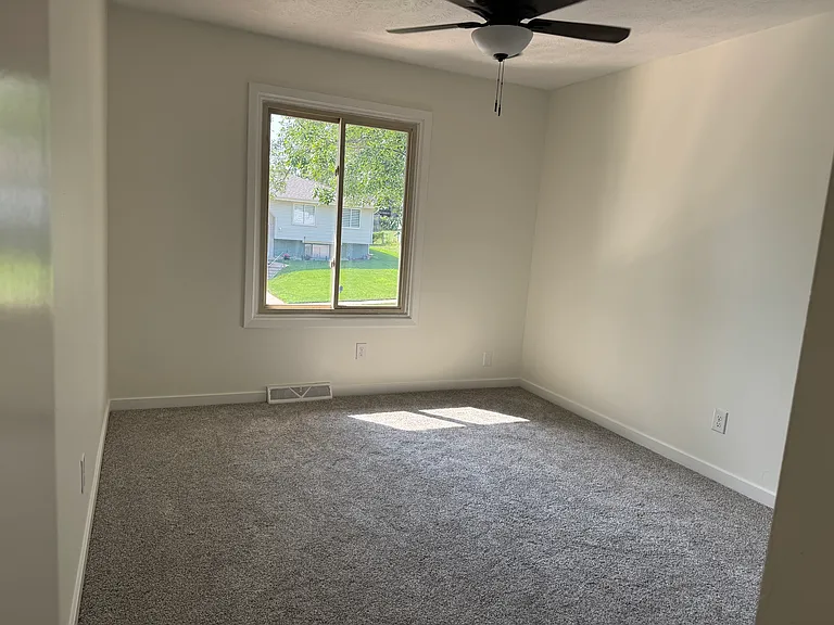 805 Donegal Dr — Photo 8