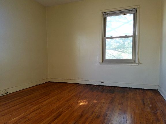 4th image of 1594 Northwest Blvd #4
