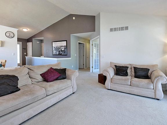 4th image of 1558 Skylark Way