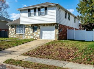 9674 Sandanne Rd, Philadelphia, PA 19115