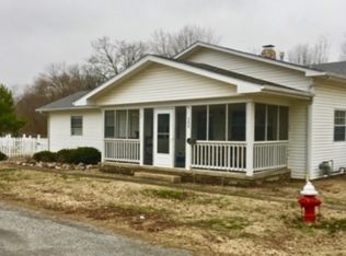 200 W Orchard St, Norris City, IL 62869
