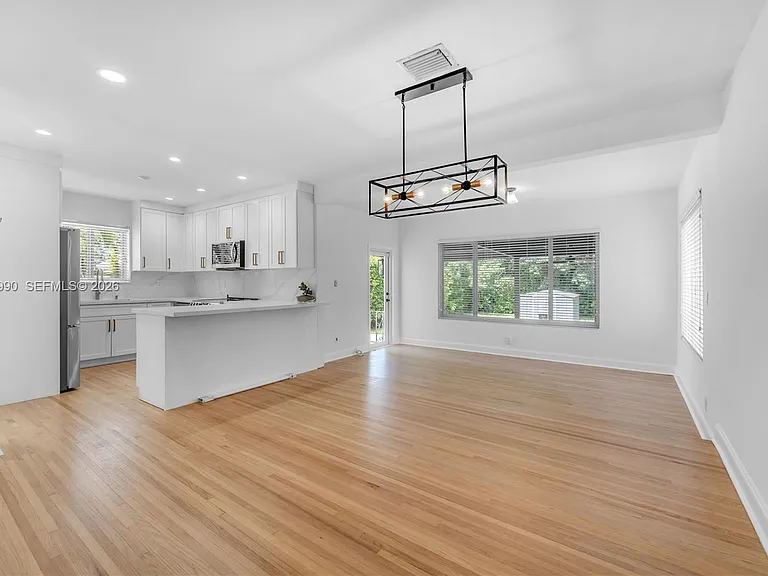 2031 SW 66th Ave — Photo 6