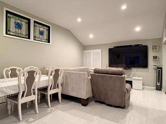 5th image of 713 Durham Rd