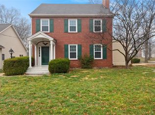 647 N Geyer Rd, Saint Louis, MO 63122