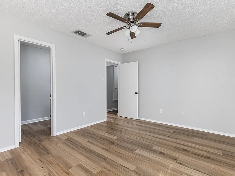 1803 Heatherglen Ln — Photo 36