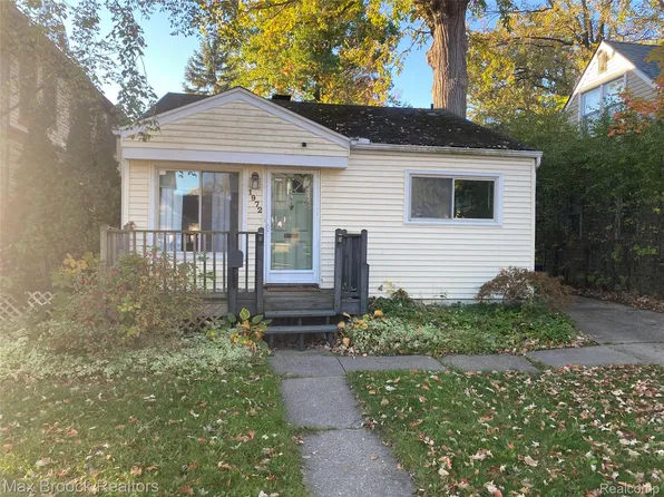 1972 Cole St, Birmingham, MI 48009