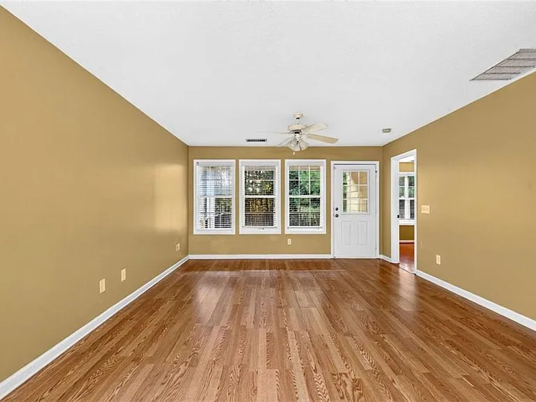 744 W Vincent Dr — Photo 18