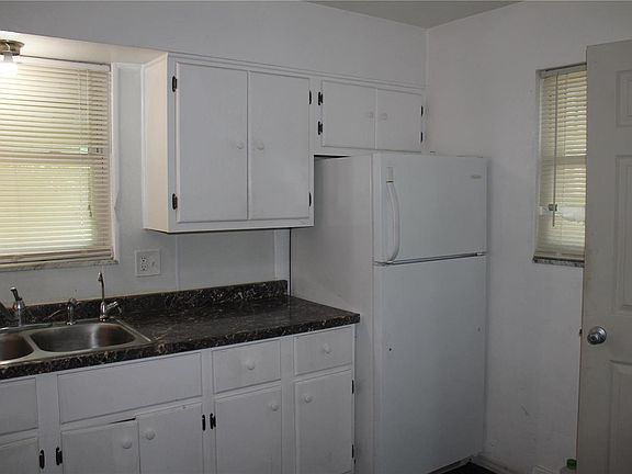 4th image of 52 W Beach Ave