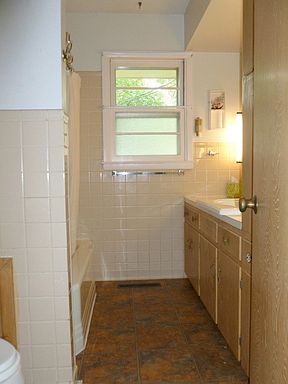 4th image of 2905 N Madison St