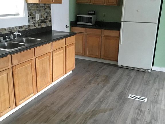 3rd image of 2071 Lafayette Ave NE