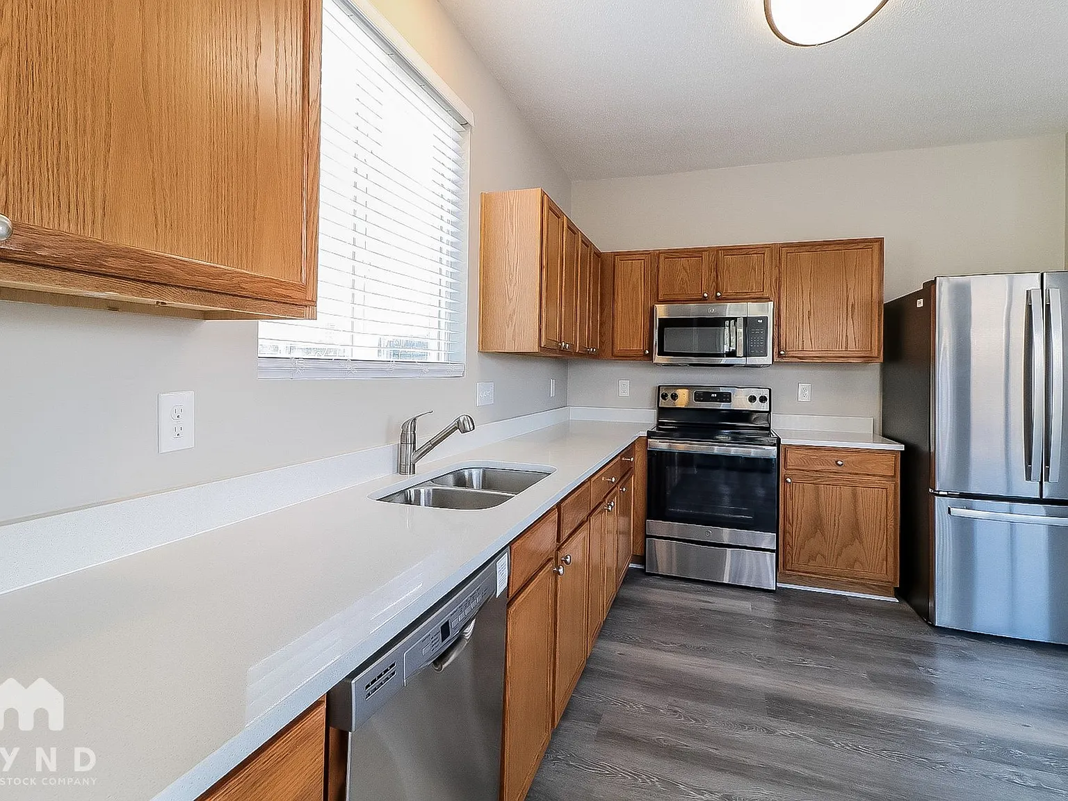 3 bed, 2.5 bath, 1562 sqft, $1,999 — Photo 2