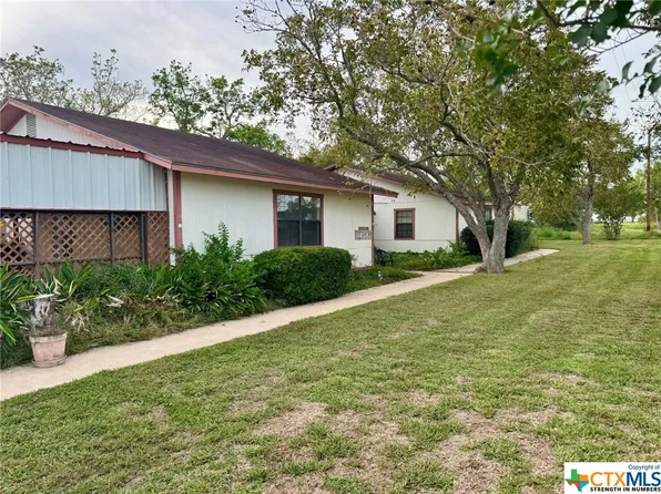 470 Love Rd, Victoria, TX 77904