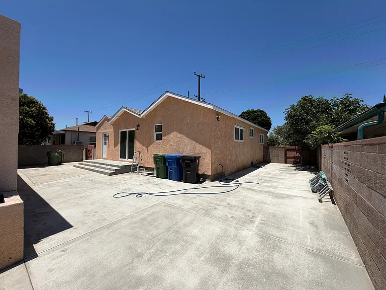 19906 Saticoy St — Photo 15
