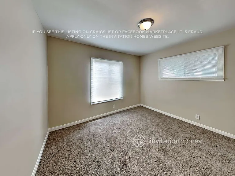 18601 Victory Blvd — Photo 16
