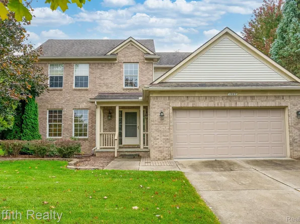 1007 Oak Cluster Dr, Howell, MI 48855
