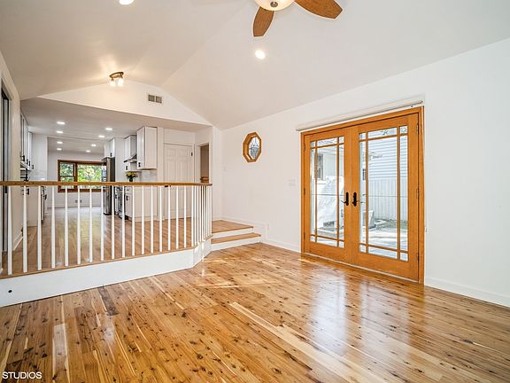 3rd image of 119 E Ellis Ave