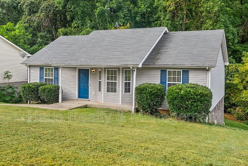 3 bed, 2.0 bath, 2164 sqft, $1,800 — Photo 1