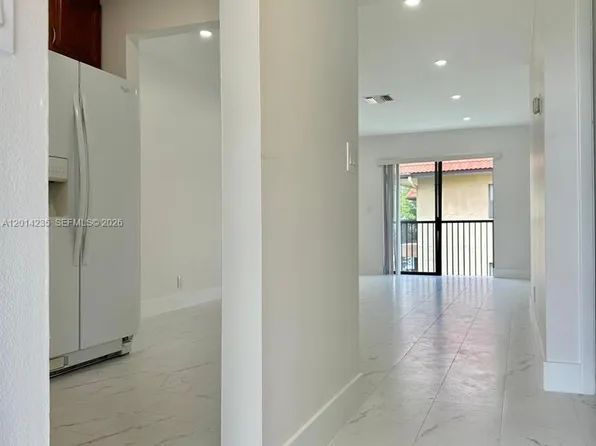 21911 Lake Forest Cir APT 202, Boca Raton, FL 33433