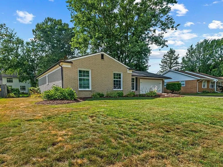 51205 Fairlane Dr — Photo 4