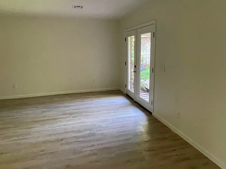 403 Butler Dr — Photo 2