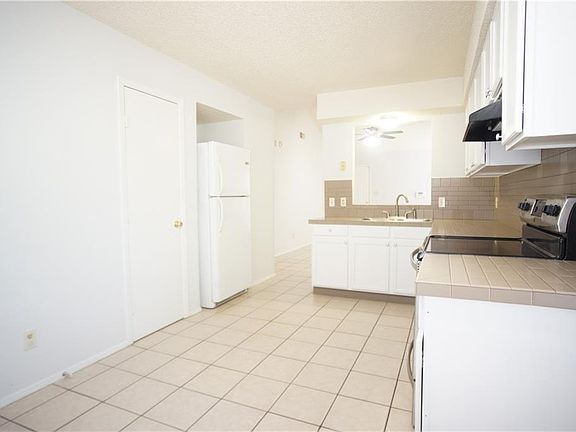 3rd image of 1008 Bird Creek Dr #B